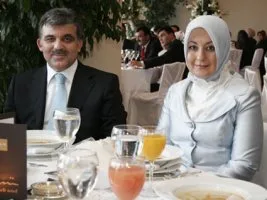 Abdullah Gül de&nbsp;başörtüsü yasağına arka çıktı