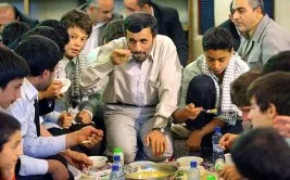 Ahmedinejad, yoksullara konut projesi için otomobilini satıyor