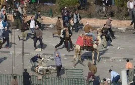 Tahrir Meydanı kana bulandı: En az 18 ölü