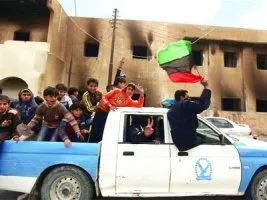Kaddafi için çember daralıyor
