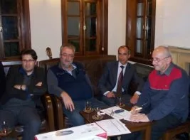 Hükümet küresel güçlerin safını seçti