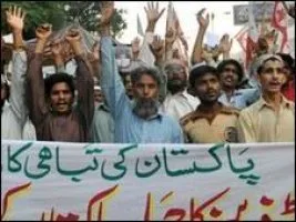 Pakistan’da katliamcı ABD’ye ve işbirlikçi yönetime protesto