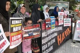 Çorumlu Müslümanlardan okullardaki “andımız” zulmüne protesto