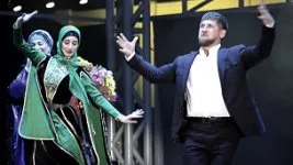 Kukla Kadirov’dan Kevin Costner’li yaş günü partisi!