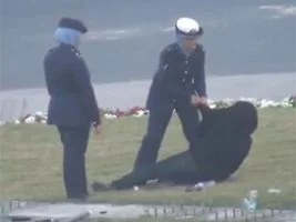 Bahreyn’li muhalif kadına, kadın polis işkencesi