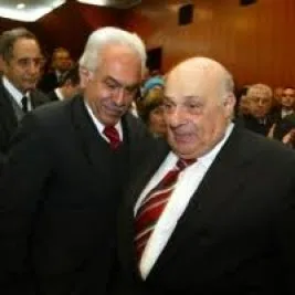 Kör ölür ela gözlü olur ya da...