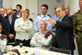 Gantz: İran’ı tek başımıza vurma kararı alacağız