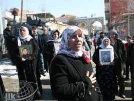 Ailelerden, Şırnak Valiliği önünde Roboski açıklaması