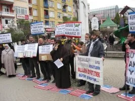 Kur’an yakan ABD’ye İzmitli Müslümanlardan da tepki
