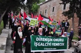 Filistinli esirlerin direnişi İstanbul’dan selamlandı!