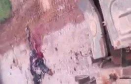 Suriye’de tanklar şimdi de cesetleri eziyor