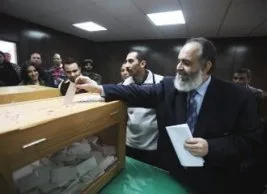 Mısır’da ilk sonuç: İhvan’ın adayı Mursi önde