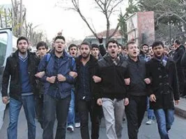 Çapa Tıp Fakültesinde Suriye kermesine saldırı
