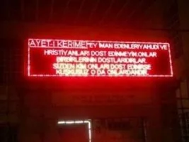 Cami panosundaki âyeti kaldırttılar