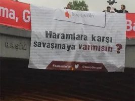Fuhşiyyat içerikli reklamlara afişli tepki