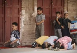 Tacikistan’da namaz yasağı