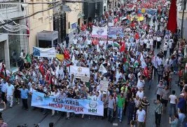 İstanbul Taksim’de Gazze yürüyüşü