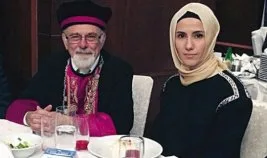Siyonist Hahambaşı, AKP iftarında baş köşedeydi