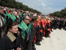 “GÂVUR OĞULLARI! Dokunmayın bacılarıma!”