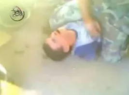 Esed askerlerinin bir çocuğu işkenceyle katledişi (VİDEO)