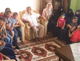 Evlerinde 80 mülteciyi barındırıyorlar
