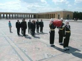 Bir Müslüman, batıl bir sistemin yöneticisi olabilir mi?