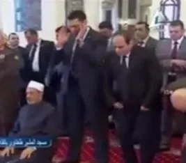 Darbeci Sisi’nin kendine has namazı (!) (VİDEO)