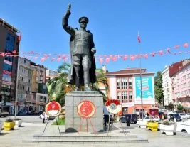 Günün âyeti: Yuh olsun size ve Allah’tan başka taptıklarınıza