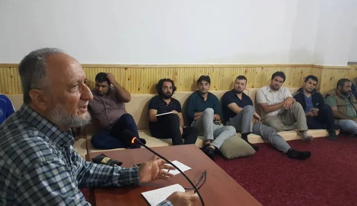 Kur’an’a sarılmak ve izzetli duruş (VİDEO)