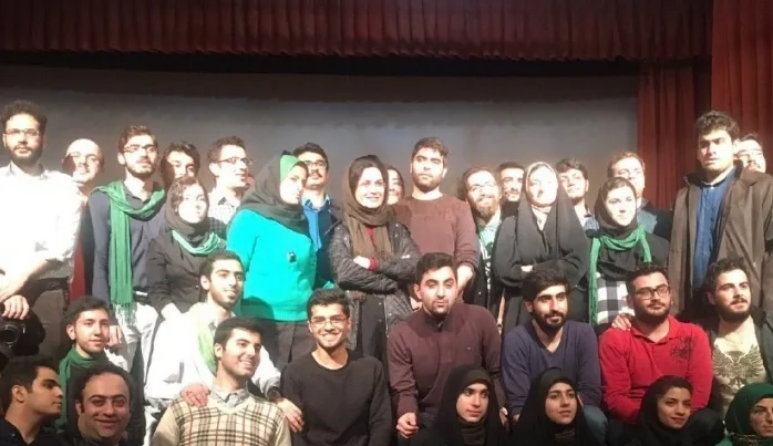 İranlı öğrenciden ülkesinin Suriye politikasına tepki