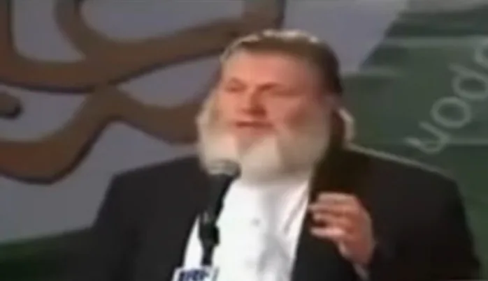 Müslümanı Hıristiyan yapayım dedi, kendi Müslüman oldu (VİDEO)