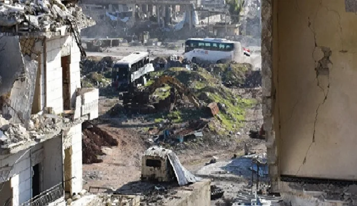 İşgalci ABD, Suriye’de sivillerin yaşadığı okulu vurdu: 43 maktul