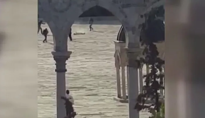 Mescid-i Aksa’da üç Filistinli’yi katleden işgal polisi, Mescid-i Aksa’yı Cuma namazına kapattı