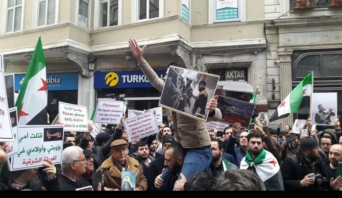 İstanbul’daki Suriyelilerden Esed-Rusya-İran cephesinin katliamlarına protesto