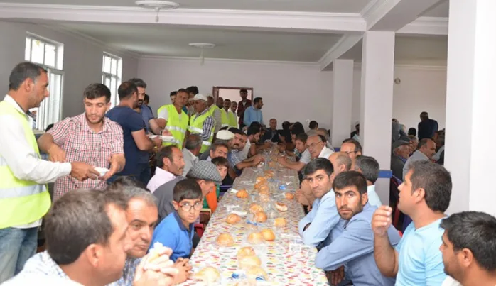 Taziye yemeği için kredi çekenler bile var