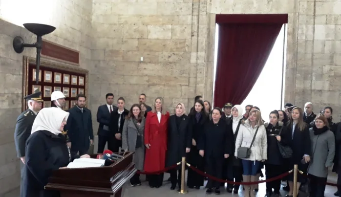Hanım teyzeler Oruç Babaya, Vekil ablalar Anıtkabir’e
