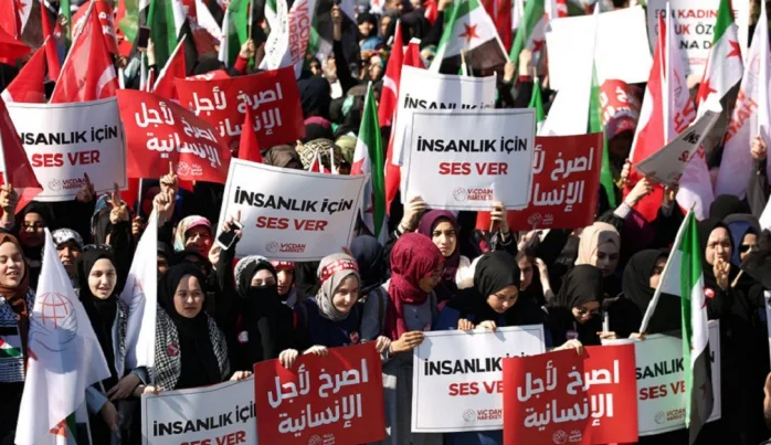 10 bin kişi Suriye’deki tutsak kadın ve çocuklar için Sultanahmet Meydanı’ndan dünyaya seslendi