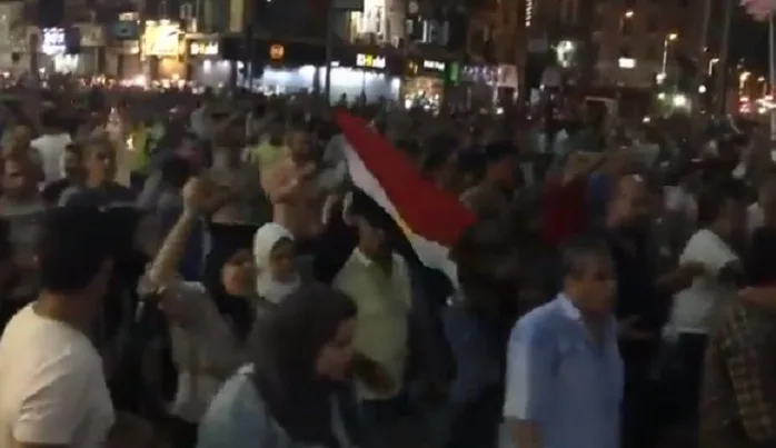Mısır’da halk sokağa indi, gösteriler 10 şehre daha sıçradı