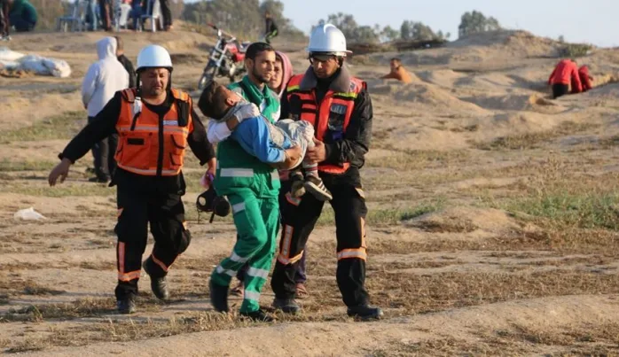 Gazze sınırındaki “Büyük Dönüş” gösterilerinde onlarca Filistinli yaralandı