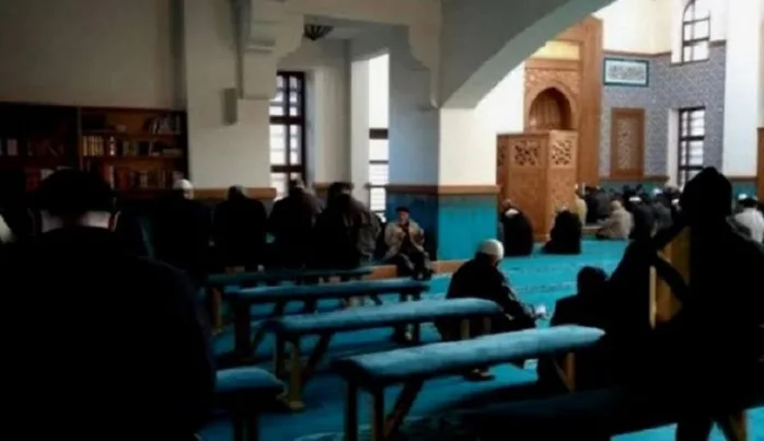 Sandalyeler kaldırılınca câmiler aslına dönmüş oldu mu?
