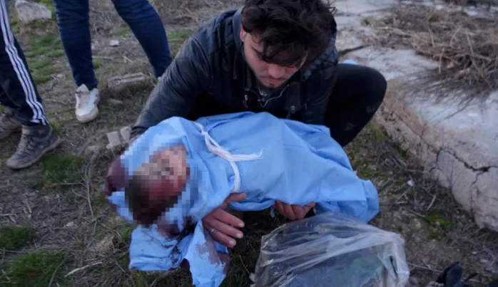 Esed rejiminin vurduğu evde yürek yakan manzara