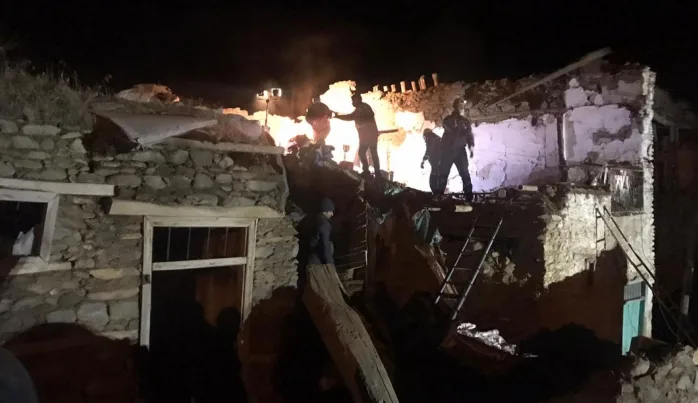 Elazığ’da deprem: 35 kişi vefat etti, 6 kişi halen enkazda