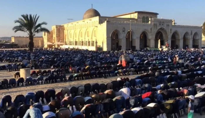 İşgal rejiminin, Mescidi Aksa’da namaz kılmak isteyenlerin sayısını sınırlama kararına tepki