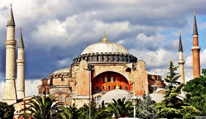 Ayasofya konusunda coşku seline katılmak veya katılamamak
