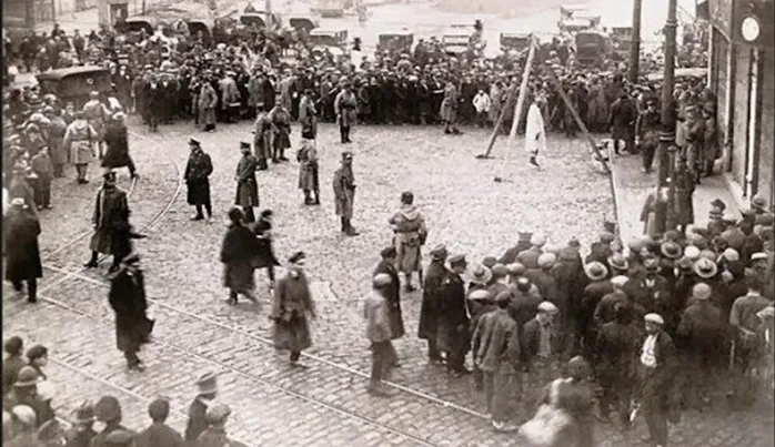 Şapka zulmünün kurbanları