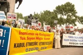 Başörtüsü düşmanlarına ülke çapında büyük protesto