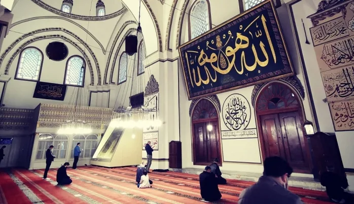 Helâli ve haramı Rabbimiz olan Allah belirler