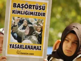 Nazi subayı gibi öğretmen!