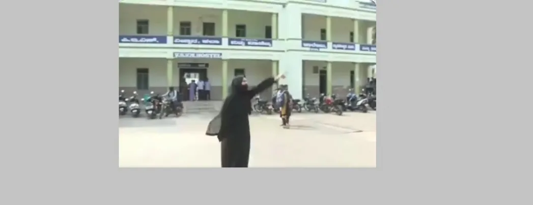 Hindistan’da bir Müslüman kızın örnek tesettür direnişi (VİDEO)