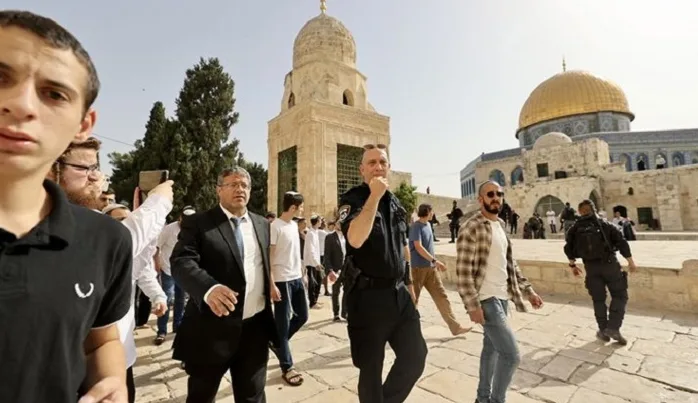 Mescid-i Aksa’ya sabah namazında siyonist baskını